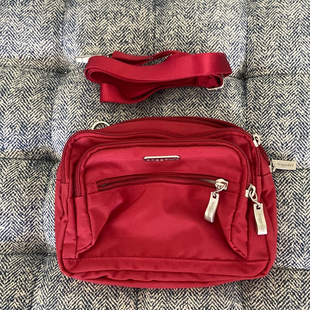 Baggallini crossbody/waist pack red